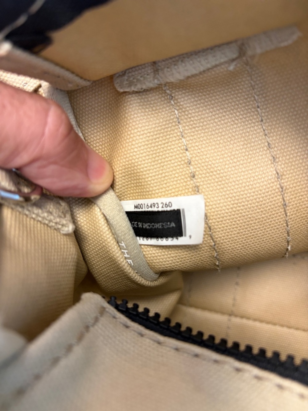 Marc Jacobs Small Logo “The Tote Bag” in Beige Canvas with Black Crossbody Strap - Picture 10 of 12